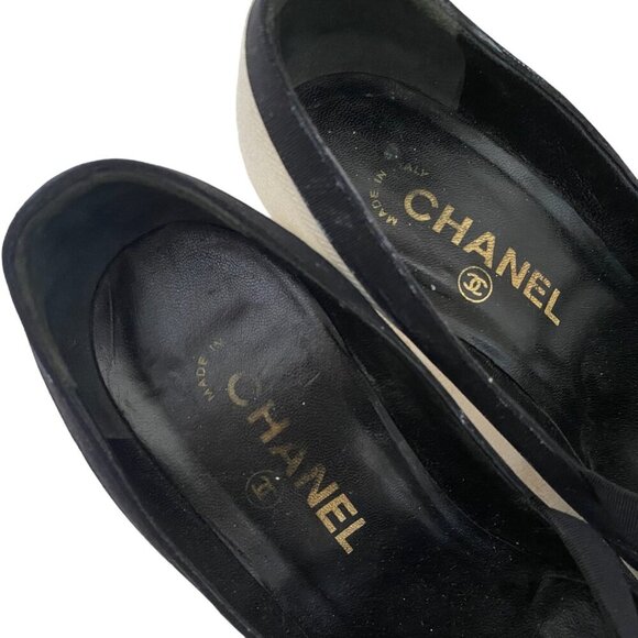 Chanel Interlocking CC Logo Grosgrain Trim Pumps - Picture 9 of 11